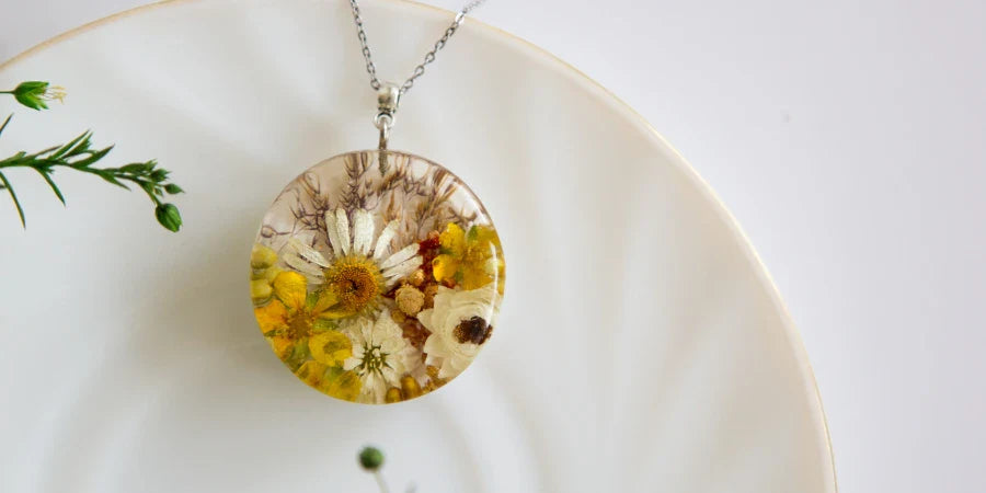5 DIY Resin Flower Crafts That Will Brighten Your Day