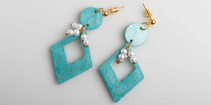 9 Beach Inspired Resin Projects That Are Easy to Make