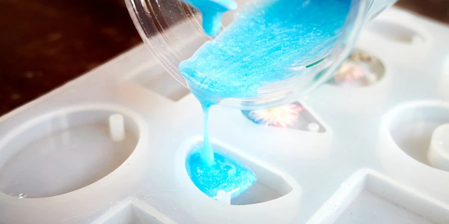 How Long Do You Leave Epoxy Resin in the Mould?