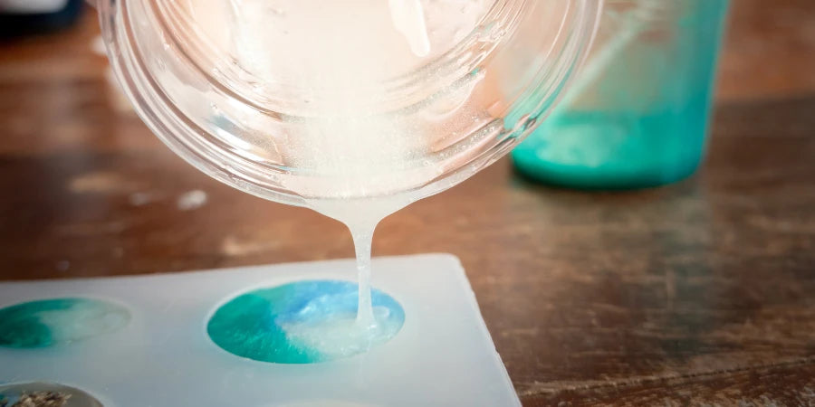 What is the Recommended Time to Leave Epoxy Resin in the Mould?