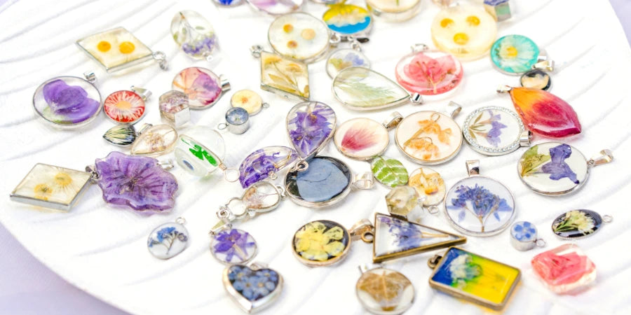 How to Make Waterslide Resin Jewellery? A Step-by-Step Guide
