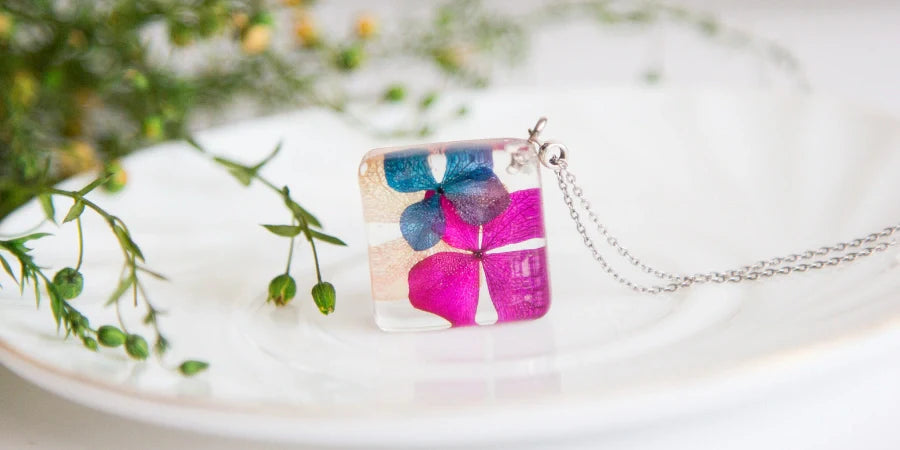Personalised Resin Gift Tags: A Touch of Handmade Magic