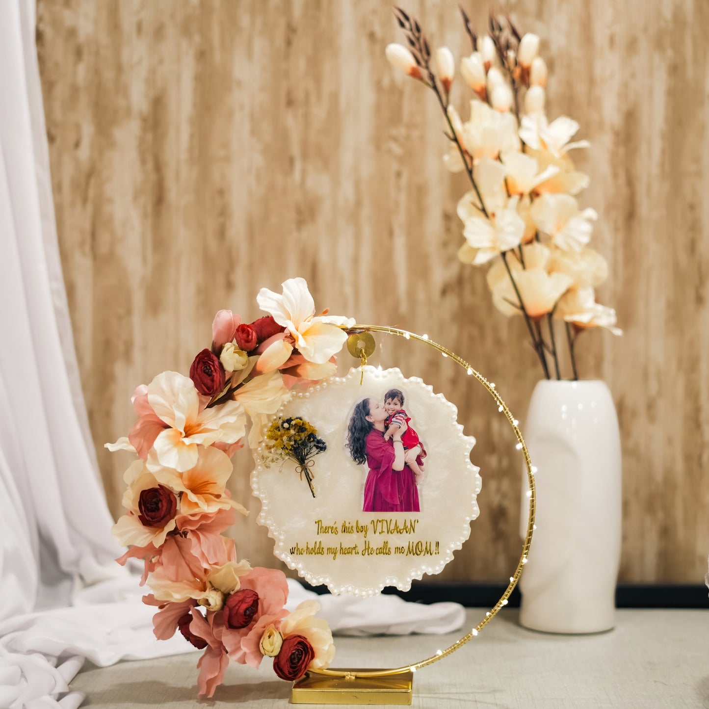 Metal Loop Photo Frame