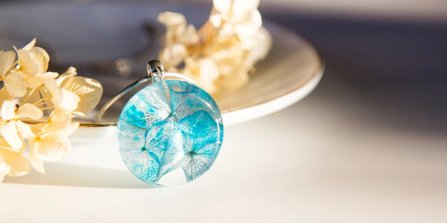 Add Flowers in Epoxy Resin