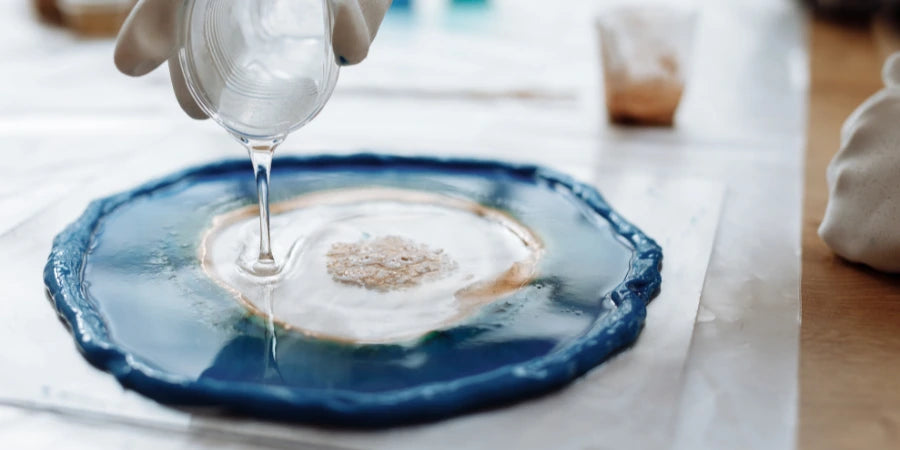 Resin Art: Exploring Advanced Techniques and Unconventional Materials