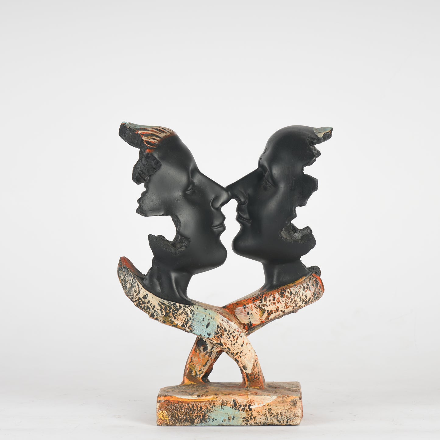 Polyresin Black Golden Couple Kissing Statue